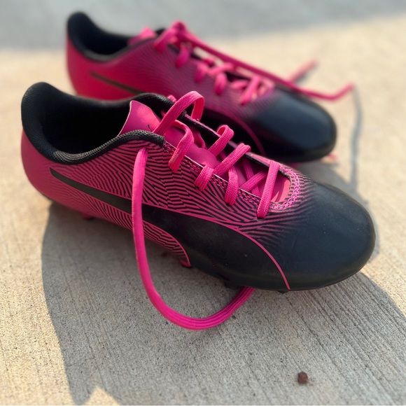 Nike youth soccer cleats - Picture 1 of 2